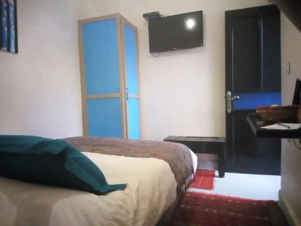 標準雙人房，配有大床