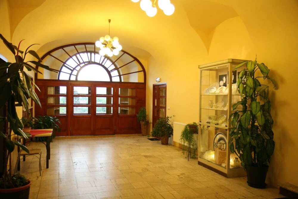 Lobby & Reception