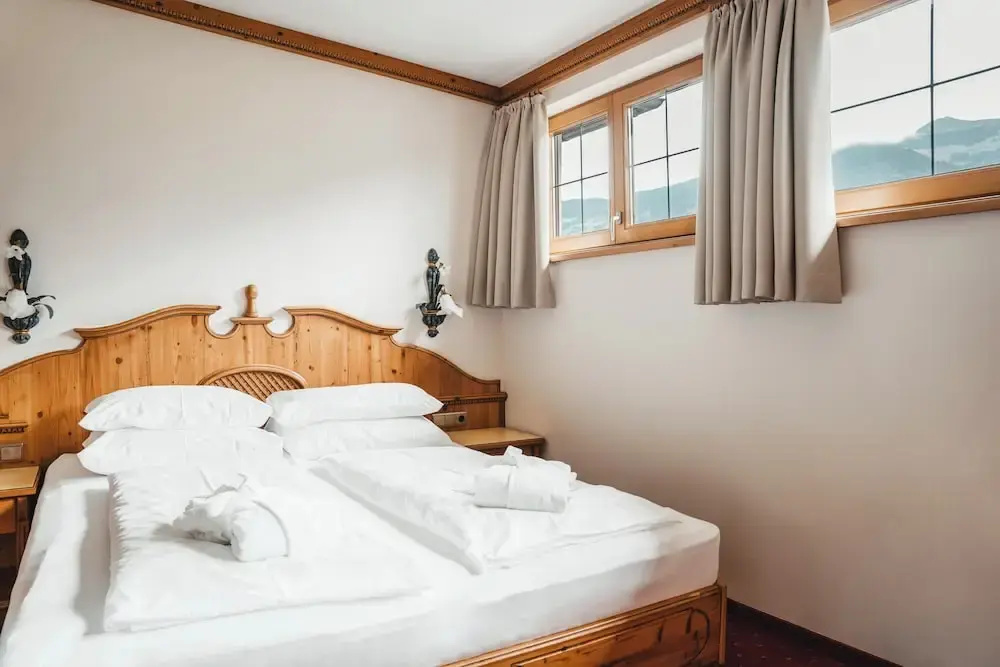 2 Bedrooms Standard room with balcony and with mountain view