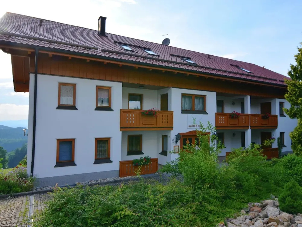 Cushy Apartment with Hot Tub, Sauna, Solarium, BBQ, Balcony