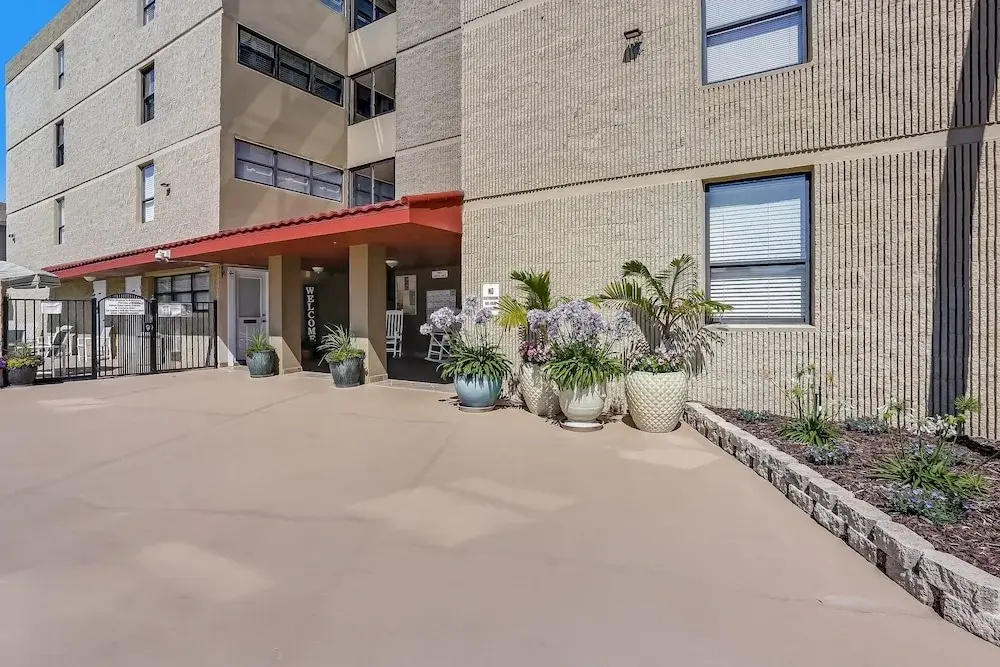 Freshly Renovated 2BR Dream Condo Beachfront Stunning Views