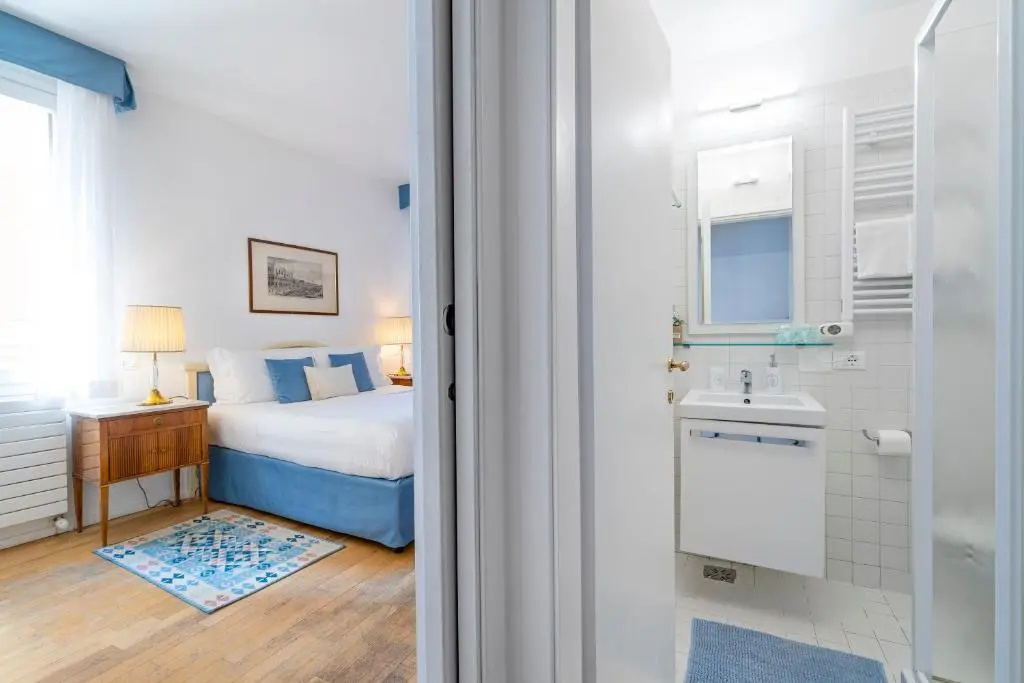 Standard Double room with canal view (full double bed)