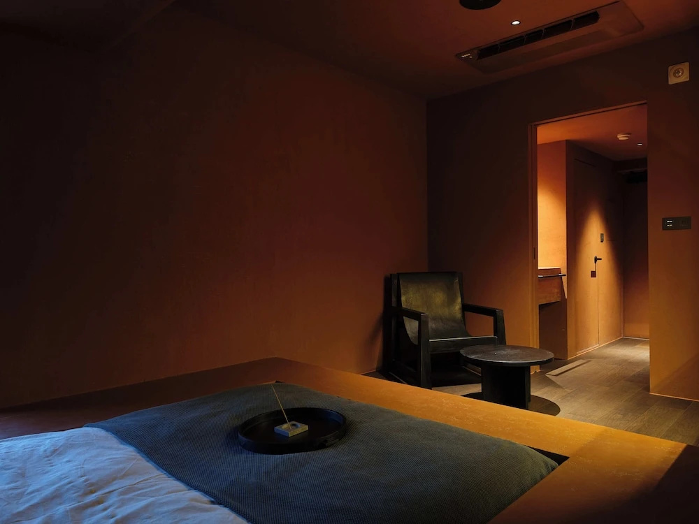 Standard room with partial ocean view