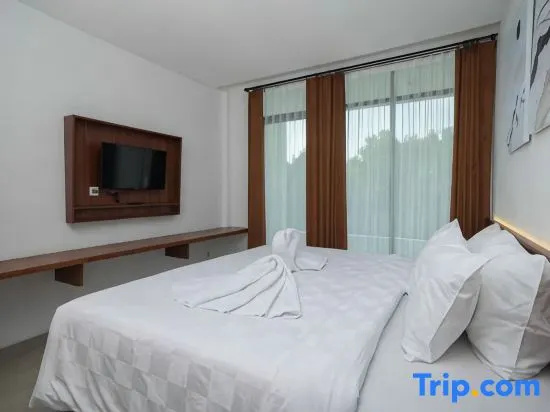 Deluxe Double room with pool view (full double bed)