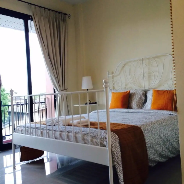 Montra Nakhon Guesthouse - Chambres
