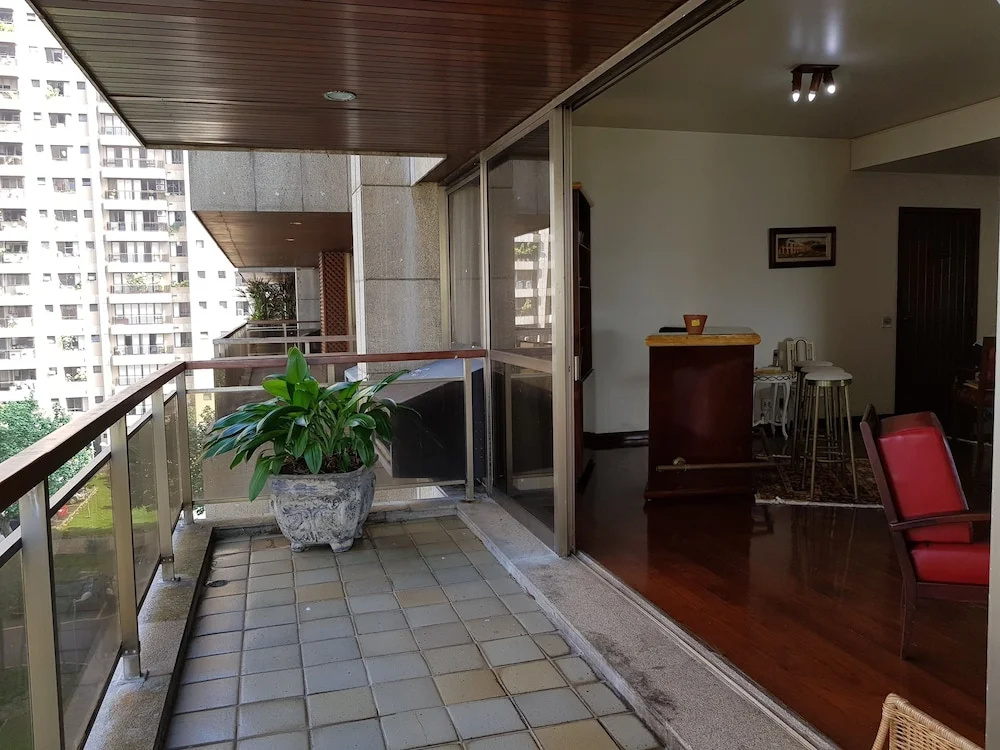 Apartamento em Cond de Luxo em Sao Conrado