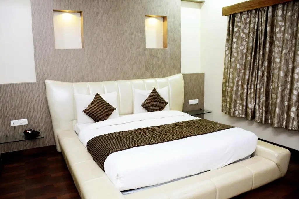Deluxe Double room (full double bed)