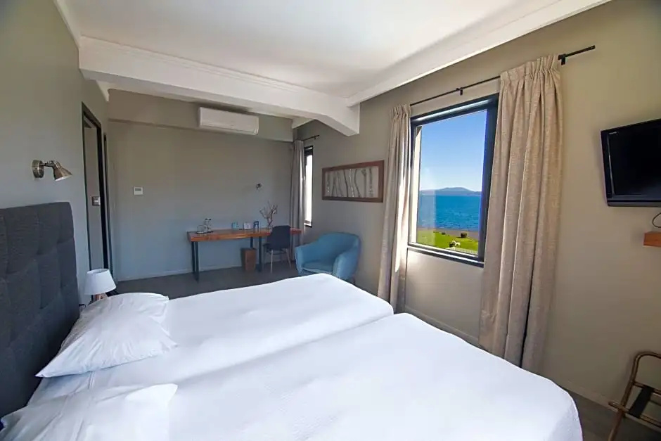 Double Suite (full double bed)