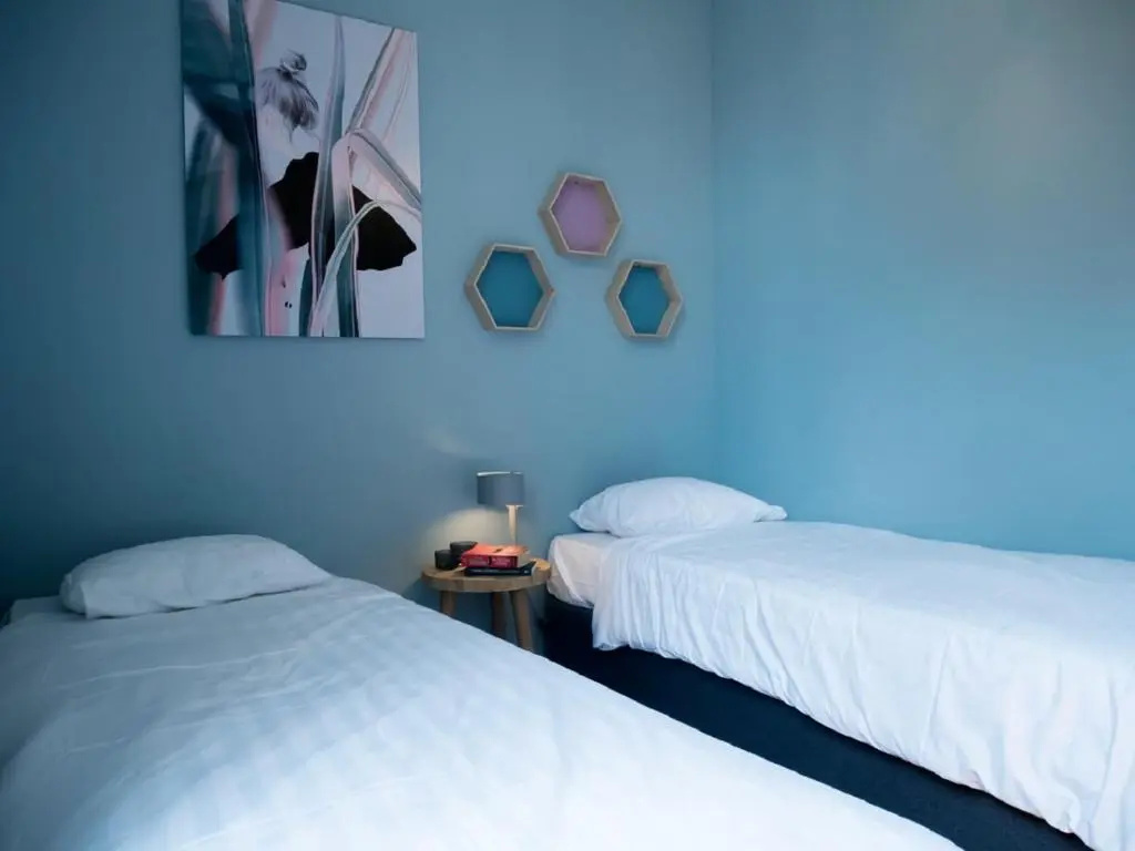 2 Bedrooms Apartment