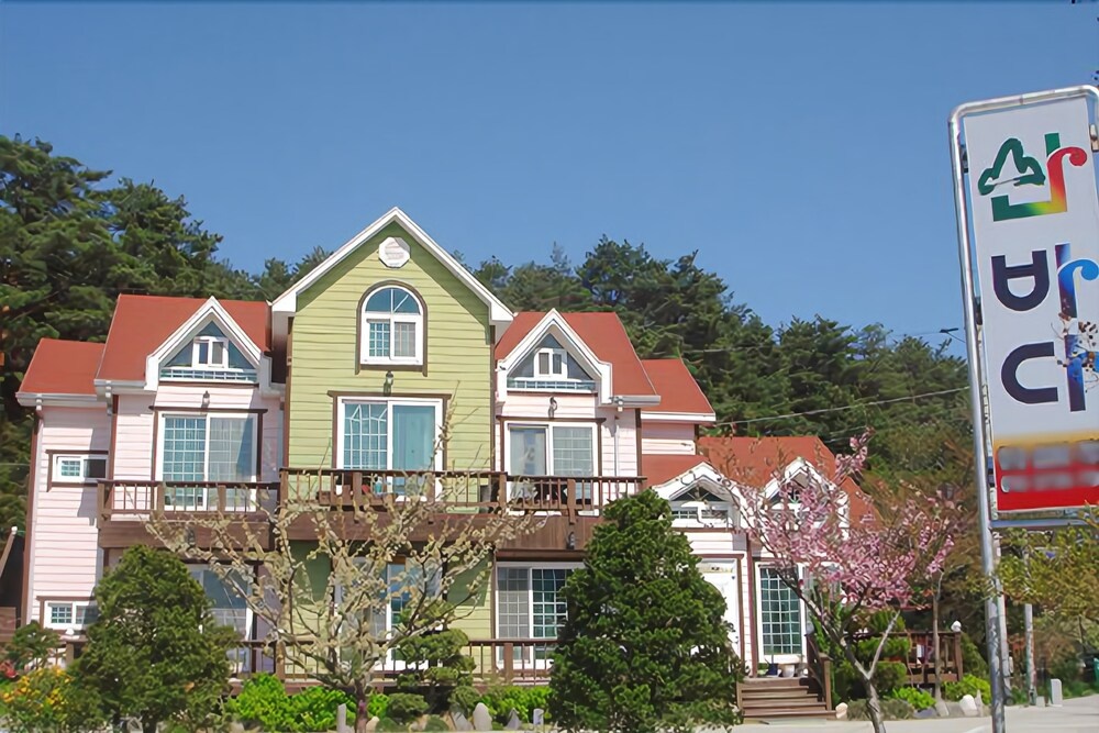 Gyeongpo Sanbada Pension