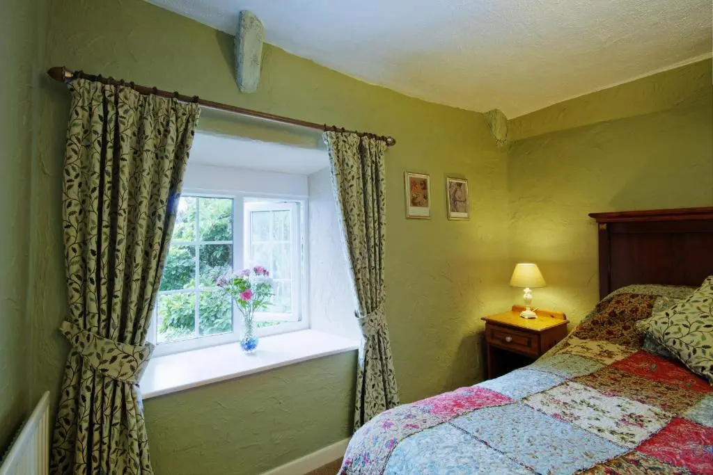 Classic Double room (full double bed)