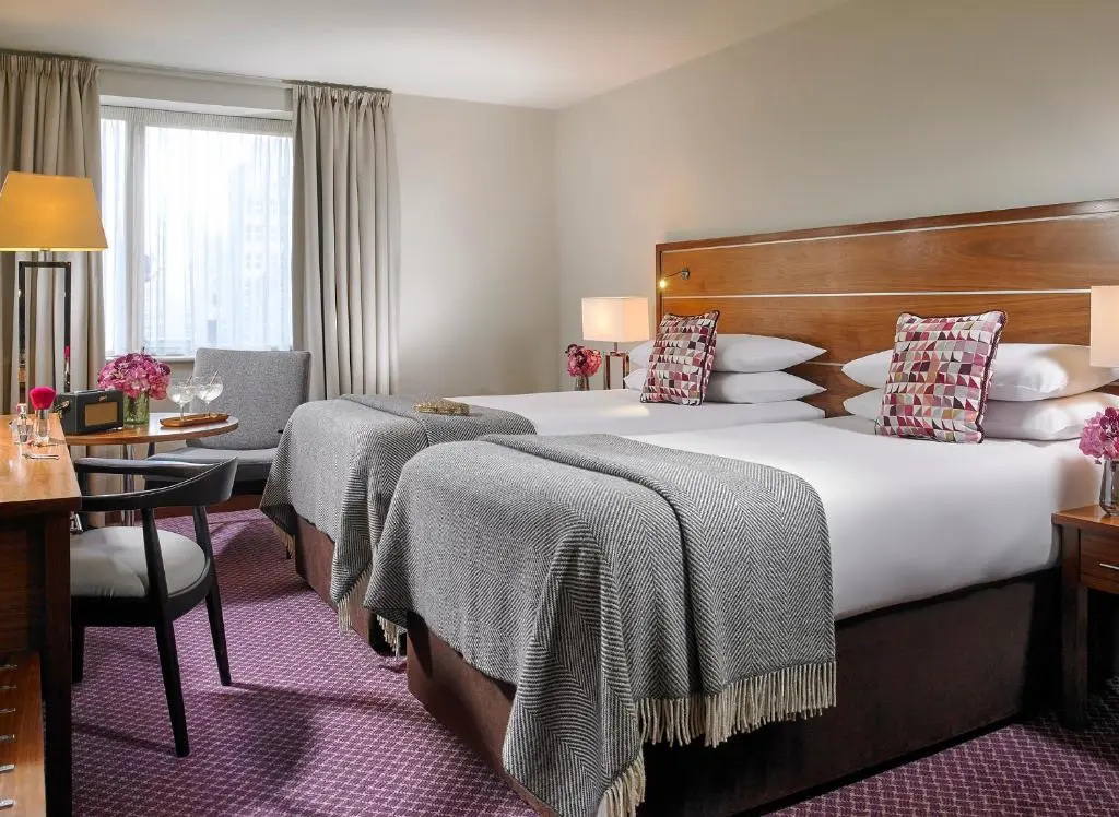 Green Double room (twin beds)