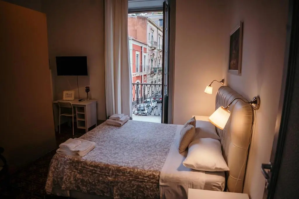 Deluxe Double room with balcony (full double bed)