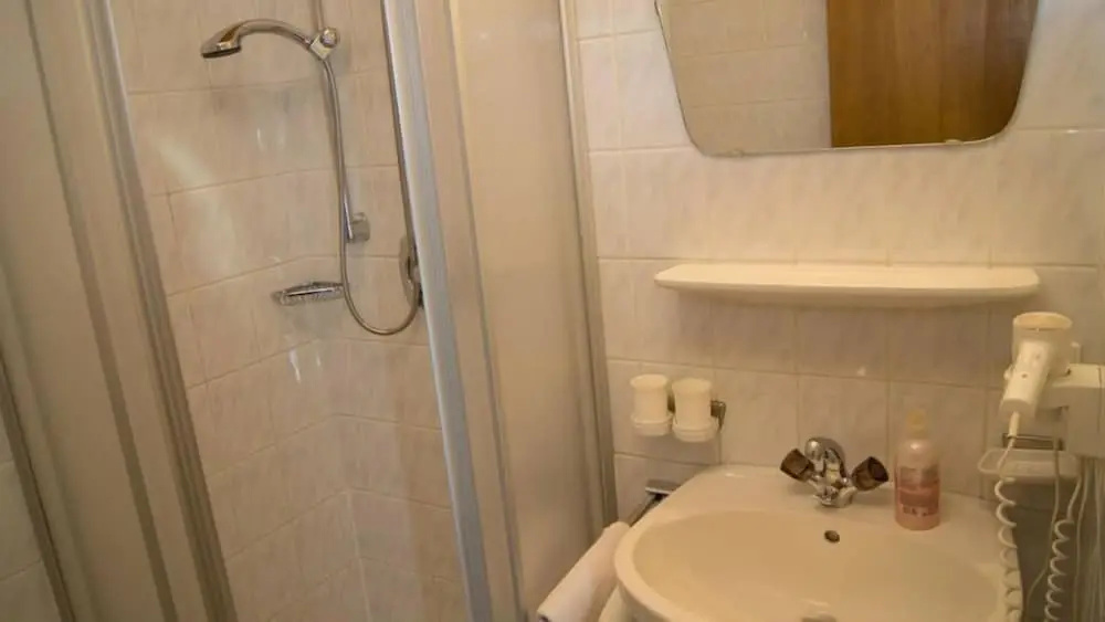 Standard Double room with balcony (full double bed)