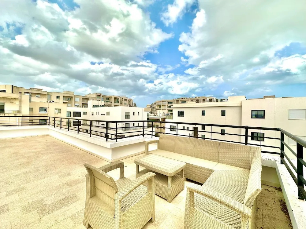 The Lake View Spacious With Amazing Terrace — фото 1