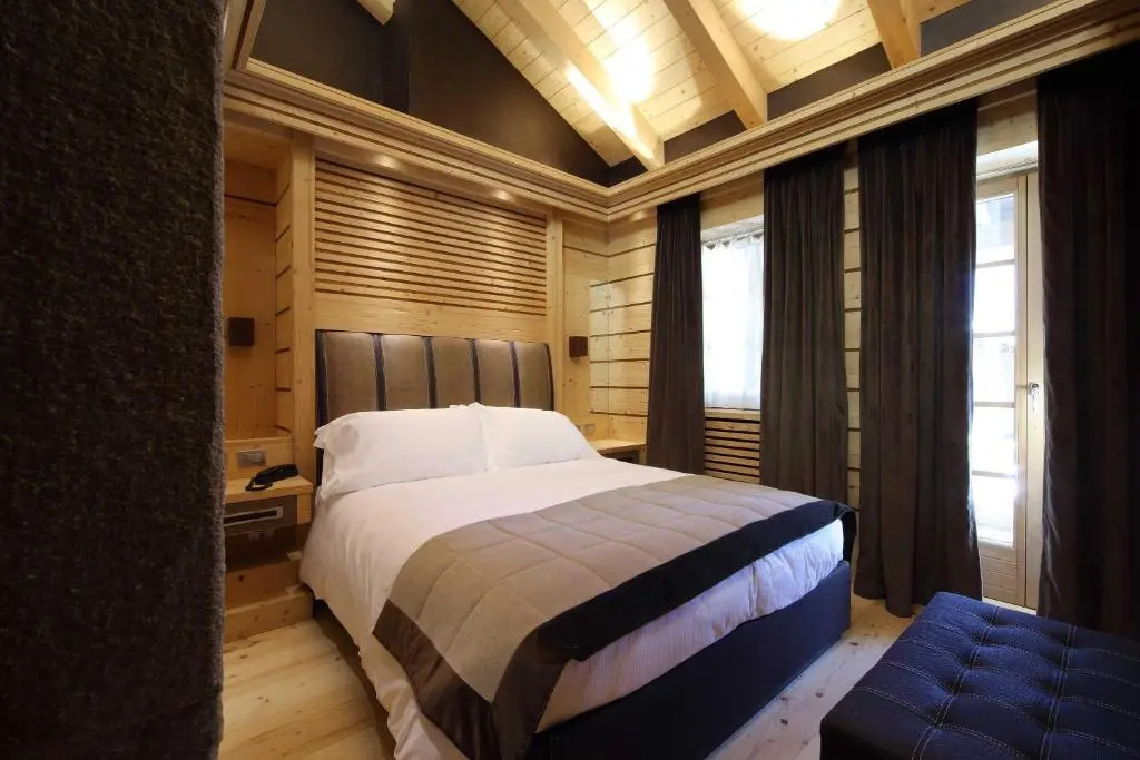 Deluxe Double room (full double bed) (bed type is subject to availability)