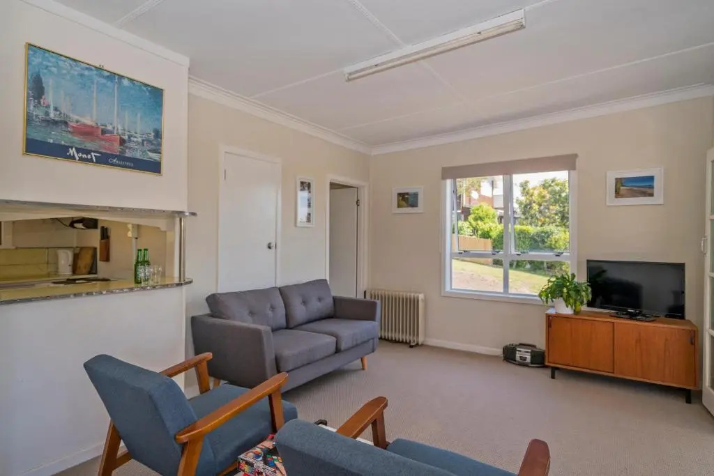 Sun Seeker Bach - Ferry Landing Holiday Home