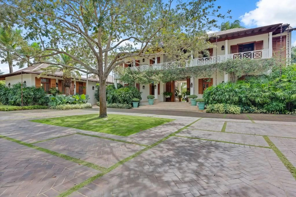 Magnificent Eight Bedroom Holiday Home