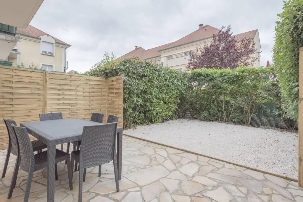 Garden apartment next to Disneyland