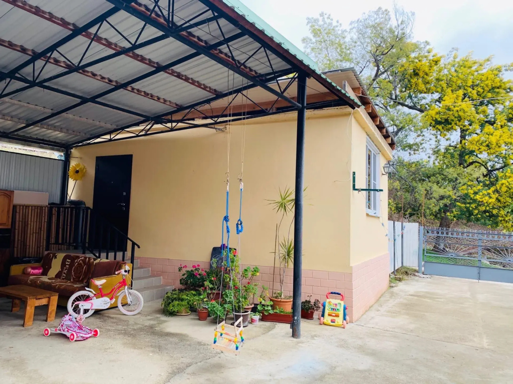 Guest house at Valentina's