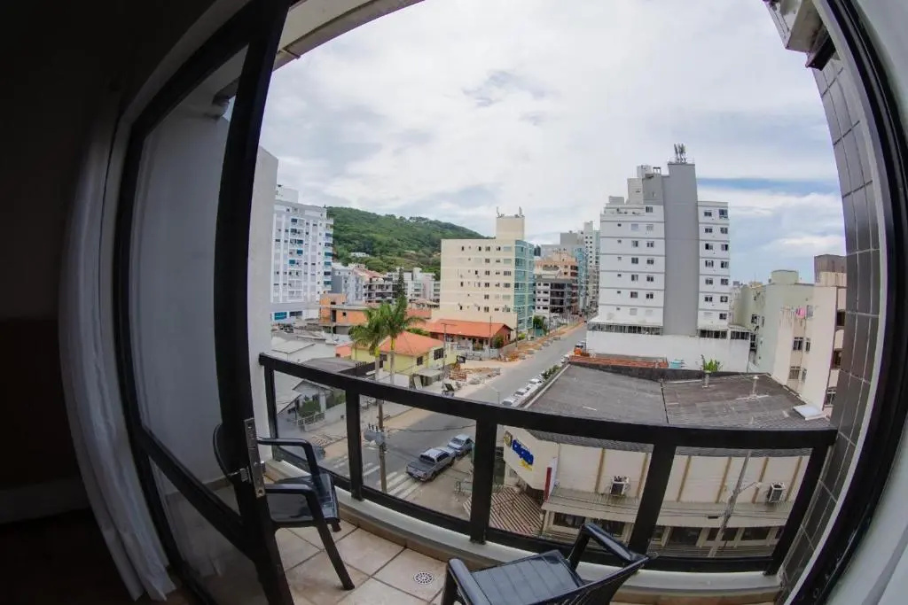 Standard Triple room with city view