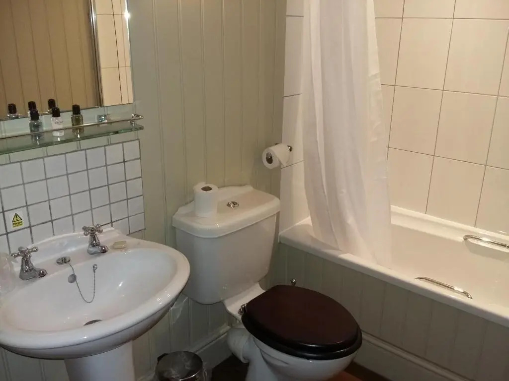 Double Suite full double bed
