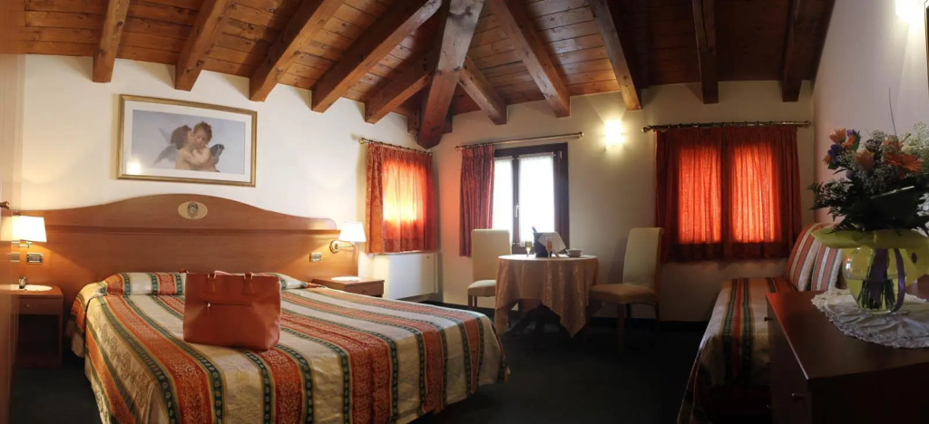 Standard Double room (full double bed)