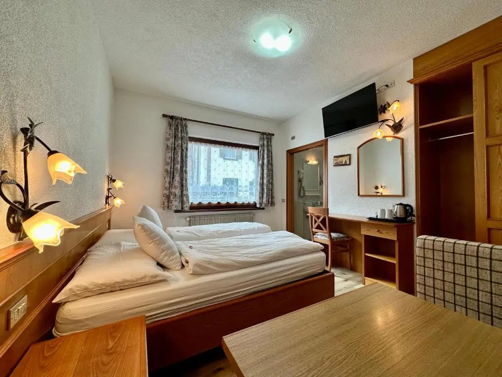 Classic Double room (full double bed)