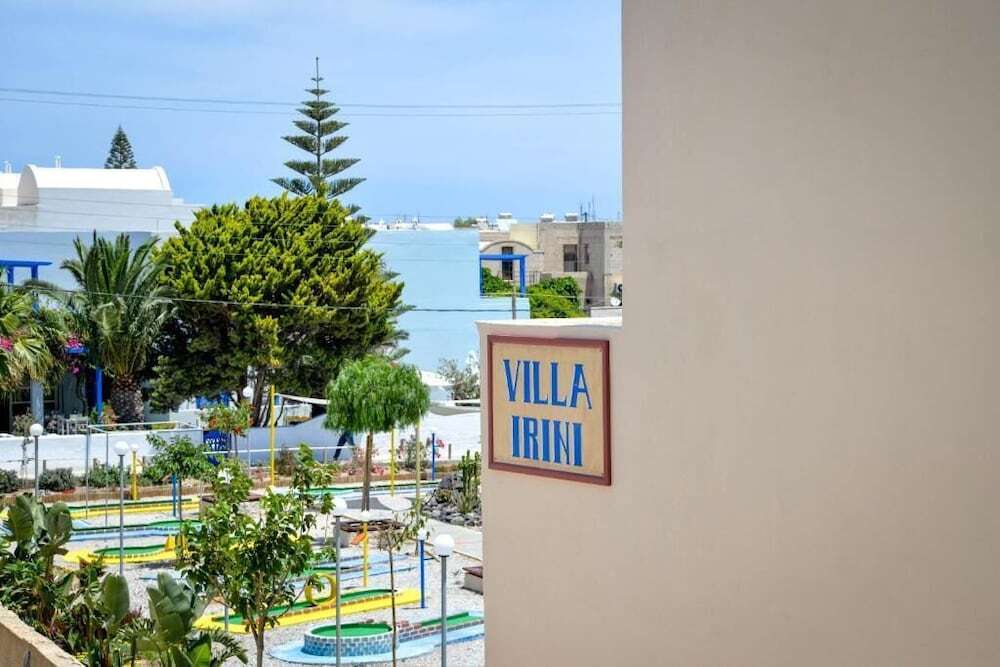 Villa Irini Kamari 2 *
