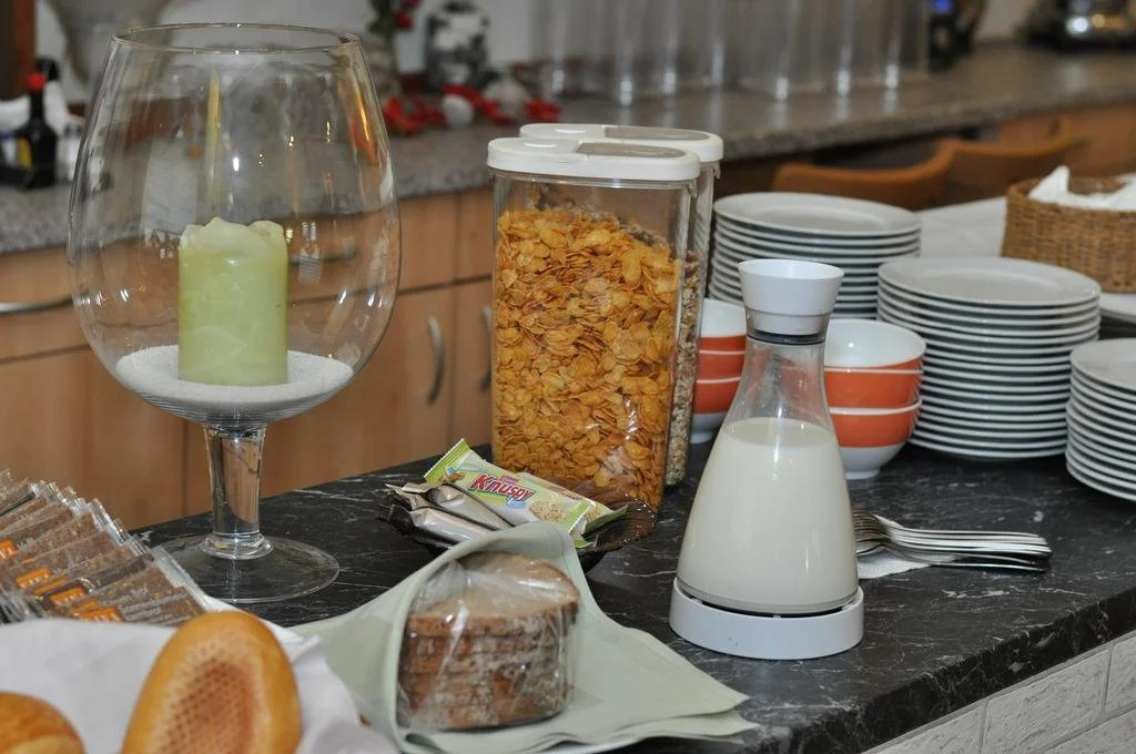 Food & Beverage