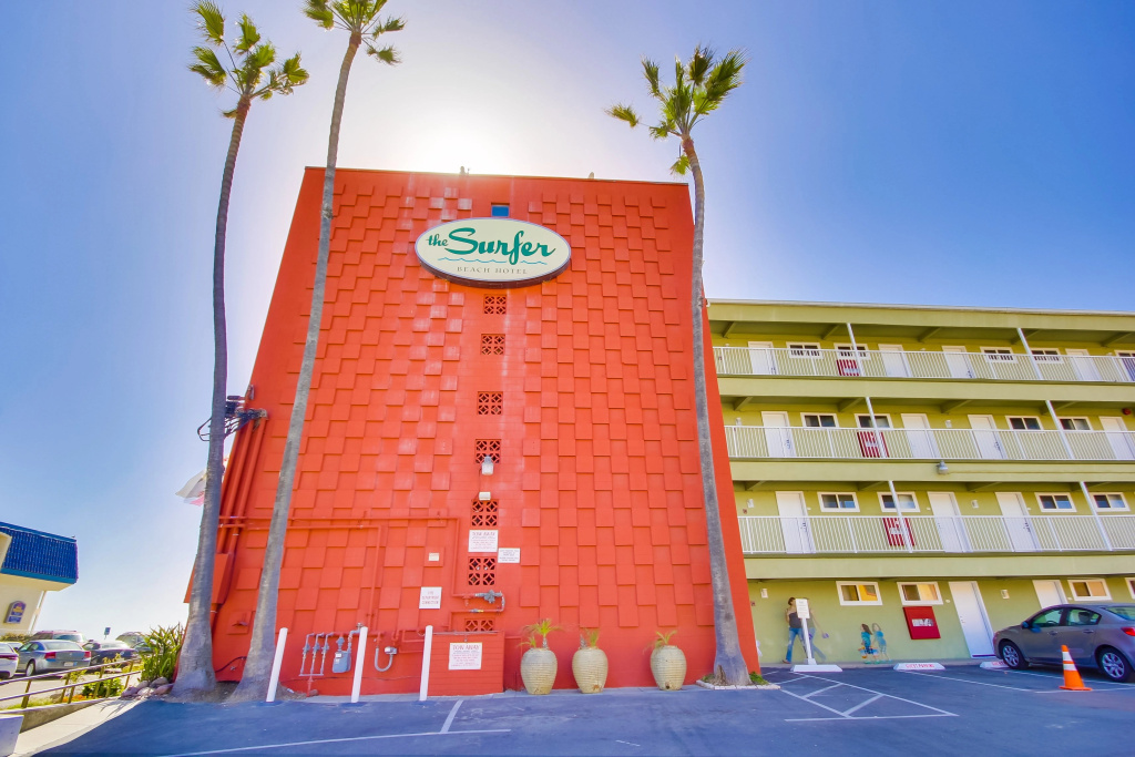 Surfer Beach Hotel