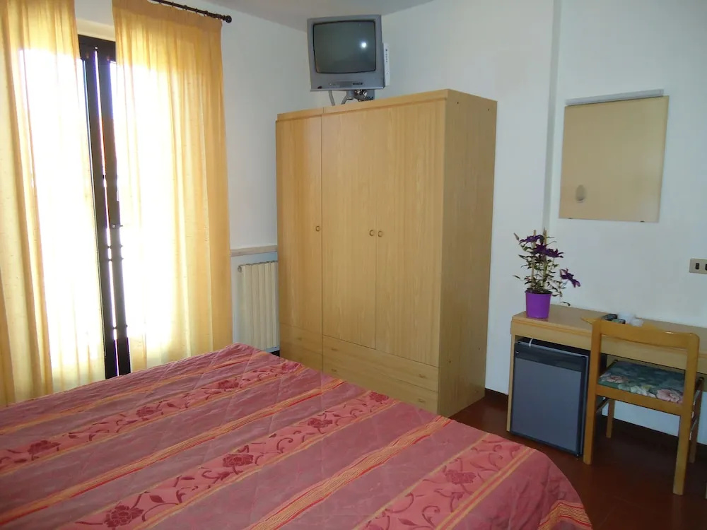 Standard Double room with balcony (full double bed)