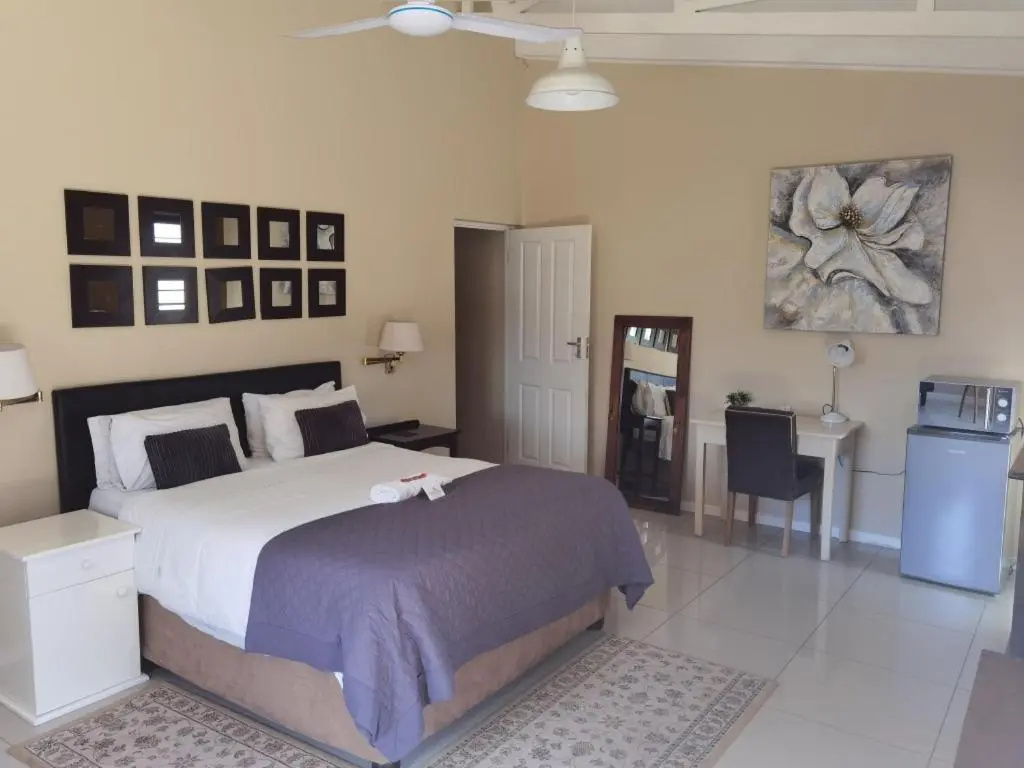 Deluxe Double room (full double bed)