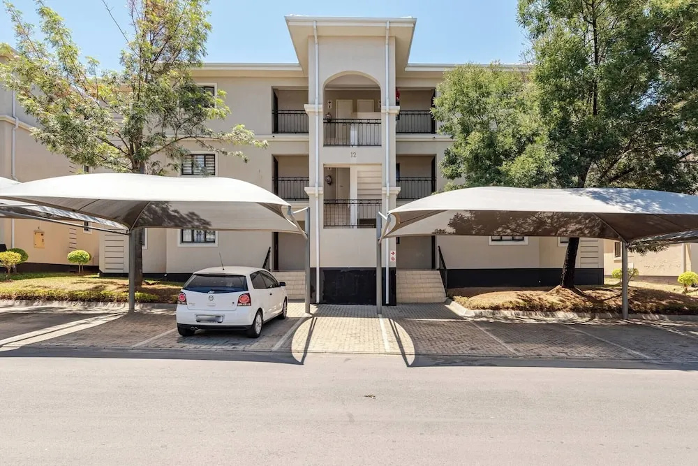 Light-filled 2BR 2BA Spacious Apartment