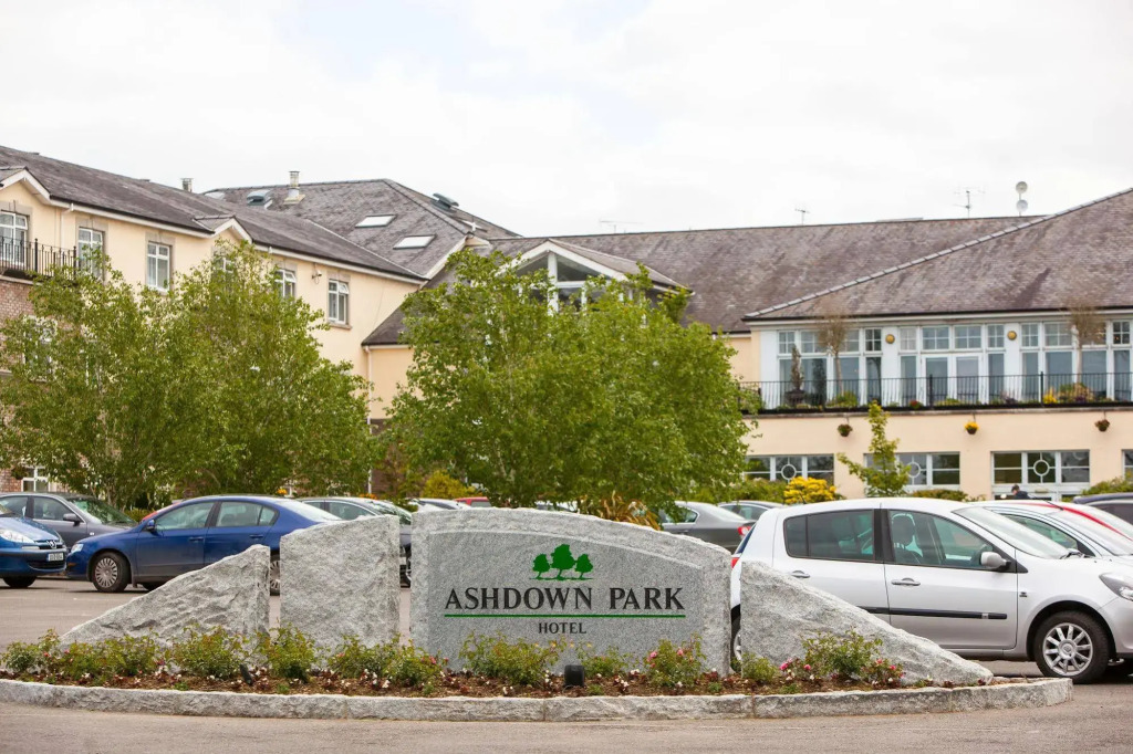 Ashdown Park Hotel - фото 13