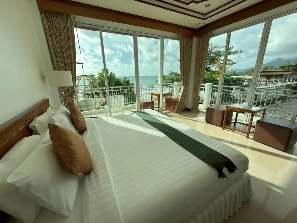 Deluxe room with balcony and with sea view