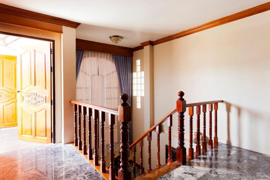 House с 5 комнатами в Royal Prince Residence
