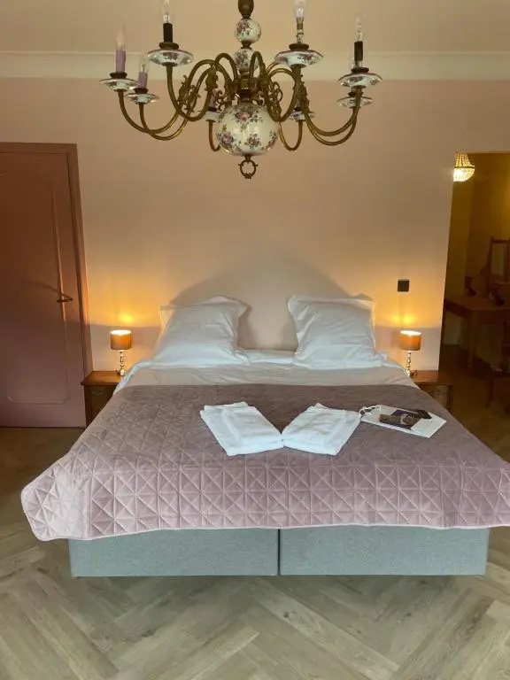 Deluxe Double room with balcony (full double bed)