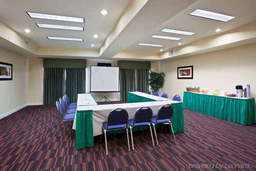 Holiday Inn Express Stockton Southeast by IHG - фото 20