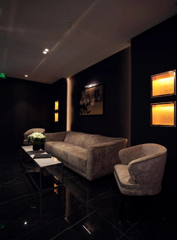 Lobby & Reception
