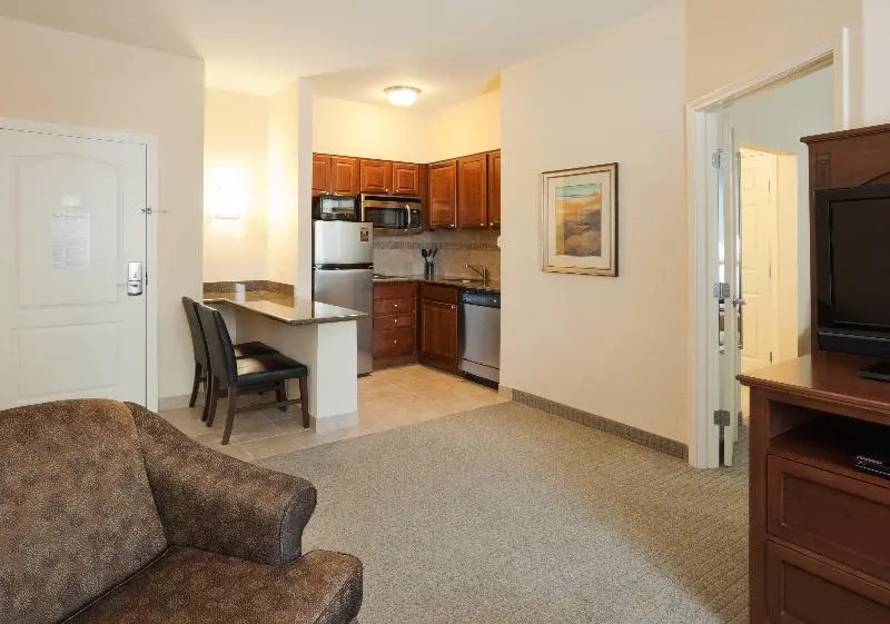 Staybridge Suites Lafayette by IHG - Chambres