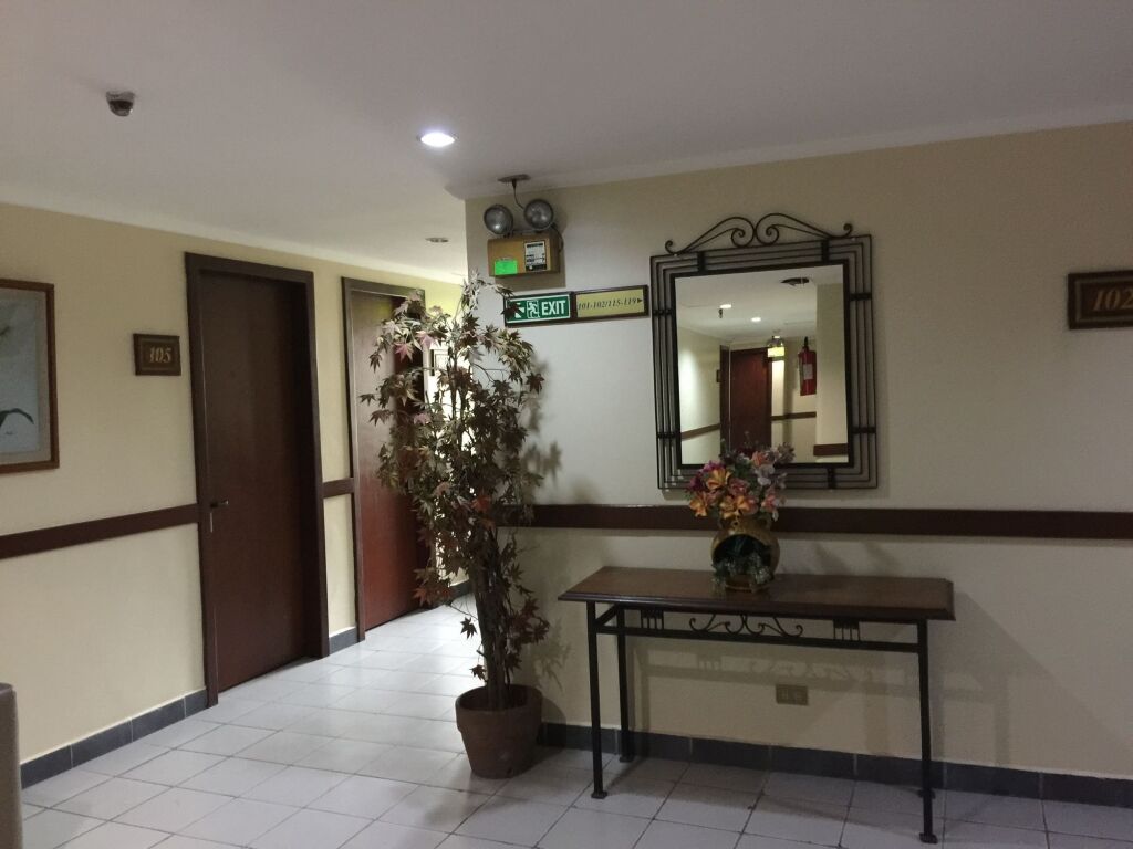 Golden Valley Hotel