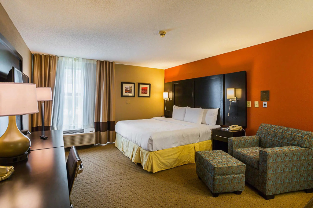 Clarion Inn & Suites Evansville Eastland Area - Chambres