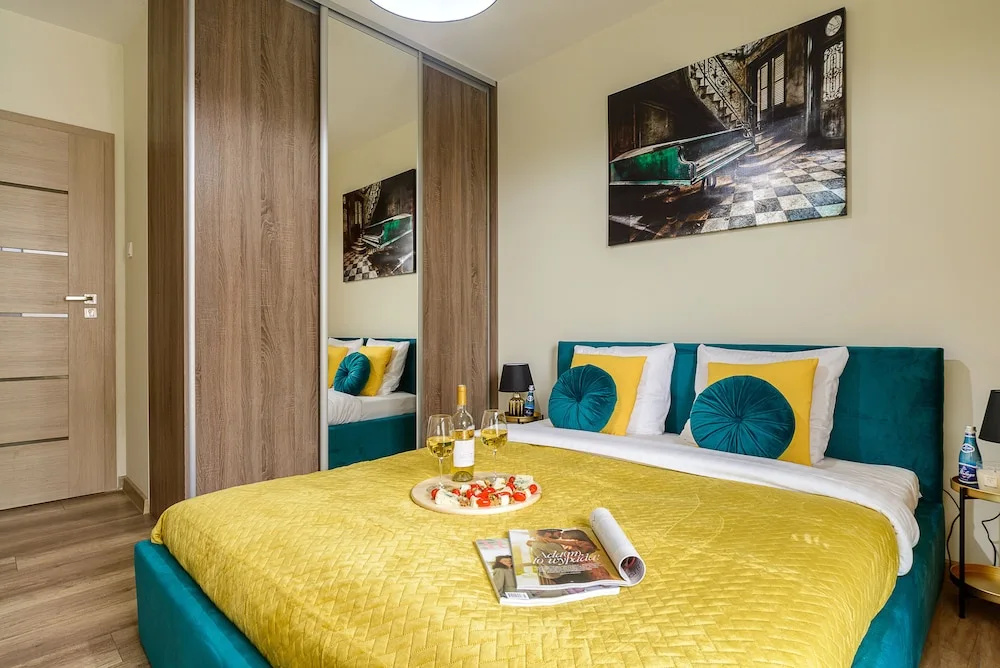 Lumina stylish 3-room apart with balcony - фото 2