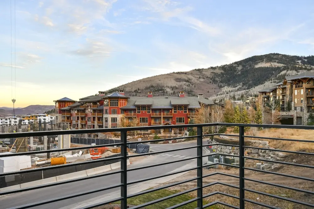 Luxurious 1 BR in Canyons Village-Ski in/ski out by RedAwning
