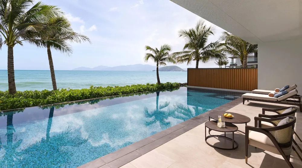 Вилла с бассейном c 1 комнатой oceanfront в Villa Le Corail, A Gran Melia Hotel