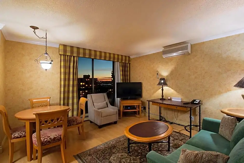 1 Bedroom Executive Double Suite with balcony (full double bed)