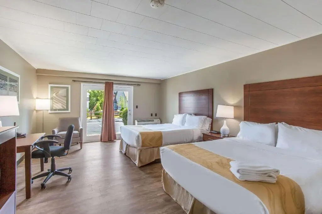 Standard Quadruple room with balcony