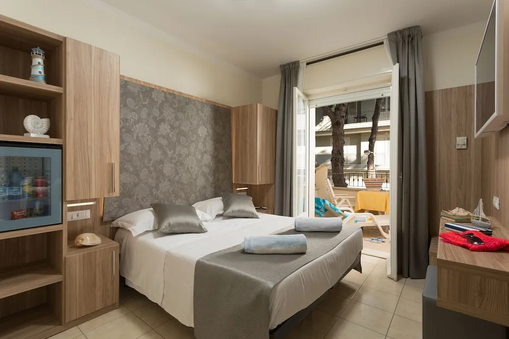 Superior Double room with balcony (full double bed)