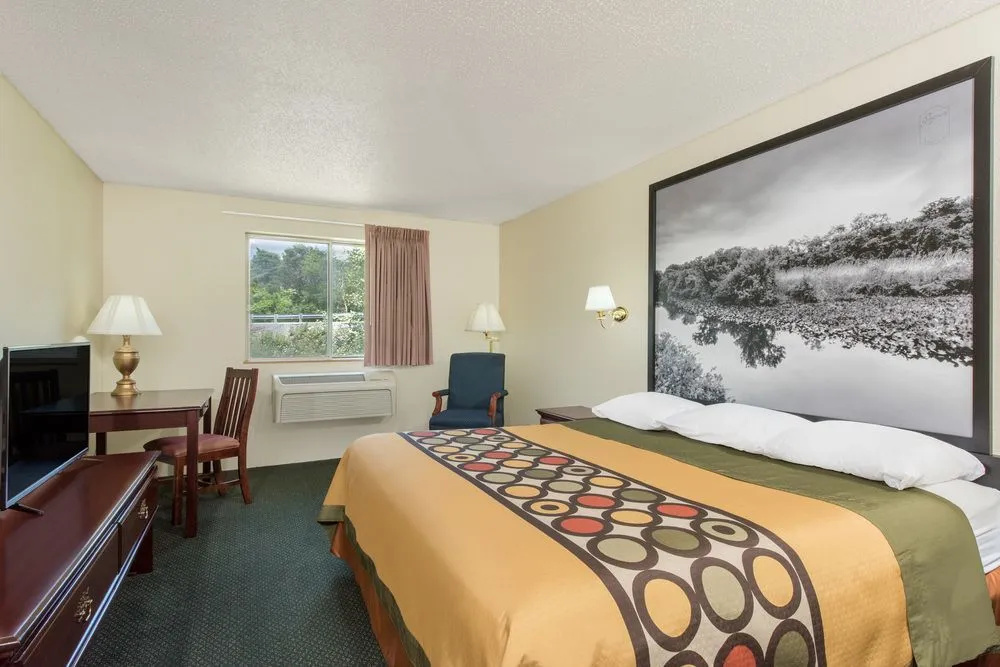 Super 8 By Wyndham Burnham/Lewistown